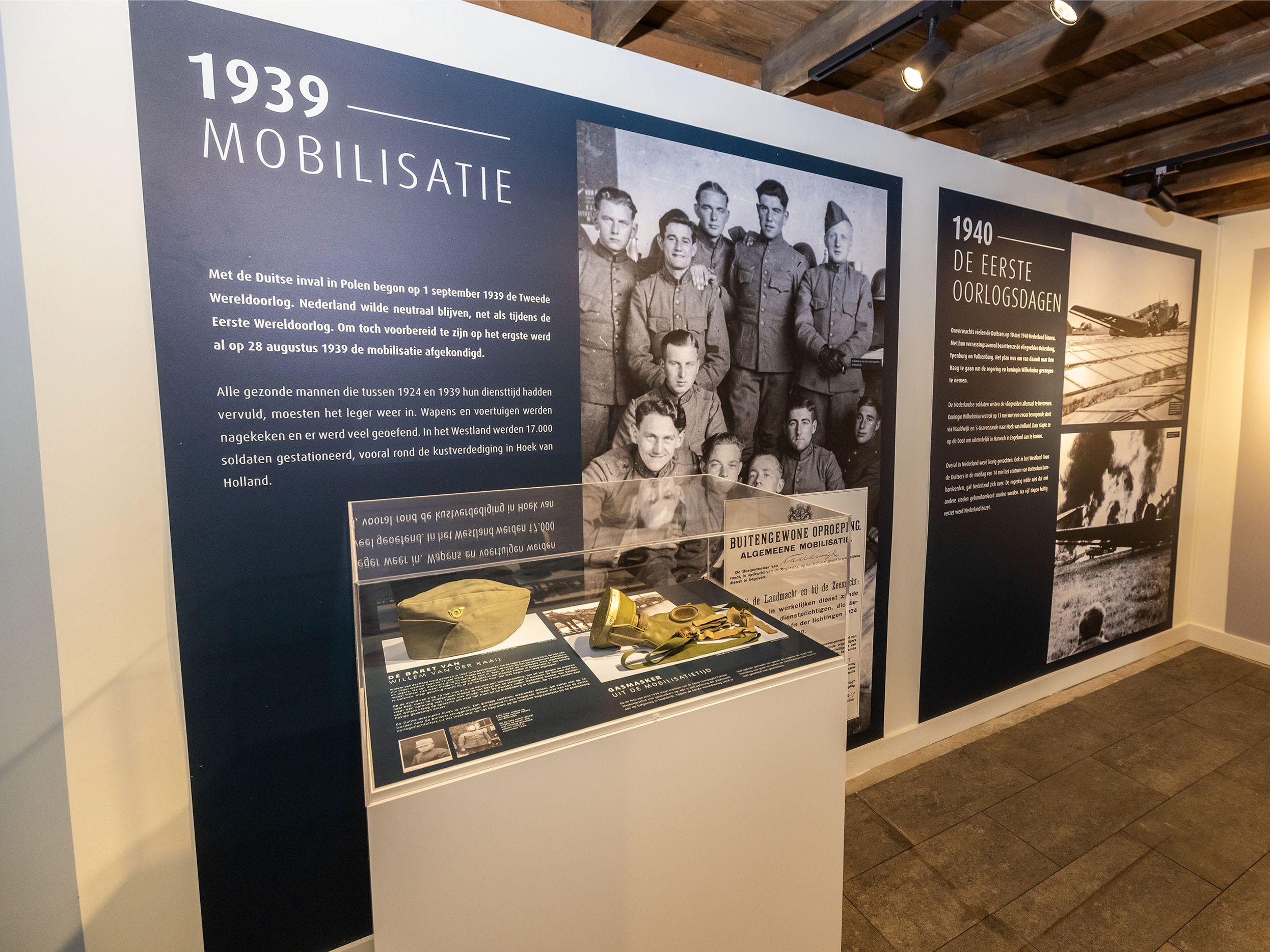 Vormgeving van panelen en vitrines in het Westlands Museum.